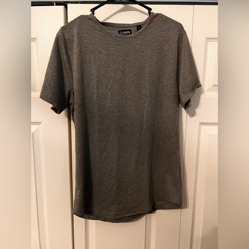 Cuts AO Curve Hem Tee - Signature Fit, Heather Grey *NWOT*